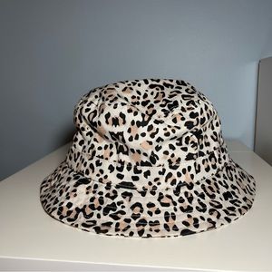 NWT Urban Outfitters Cheetah Print Bucket Hat